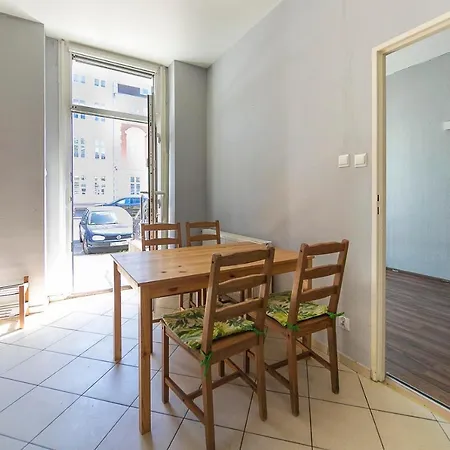 100-sio Pilsudskiego Budget Apartment *